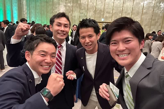プロフィール